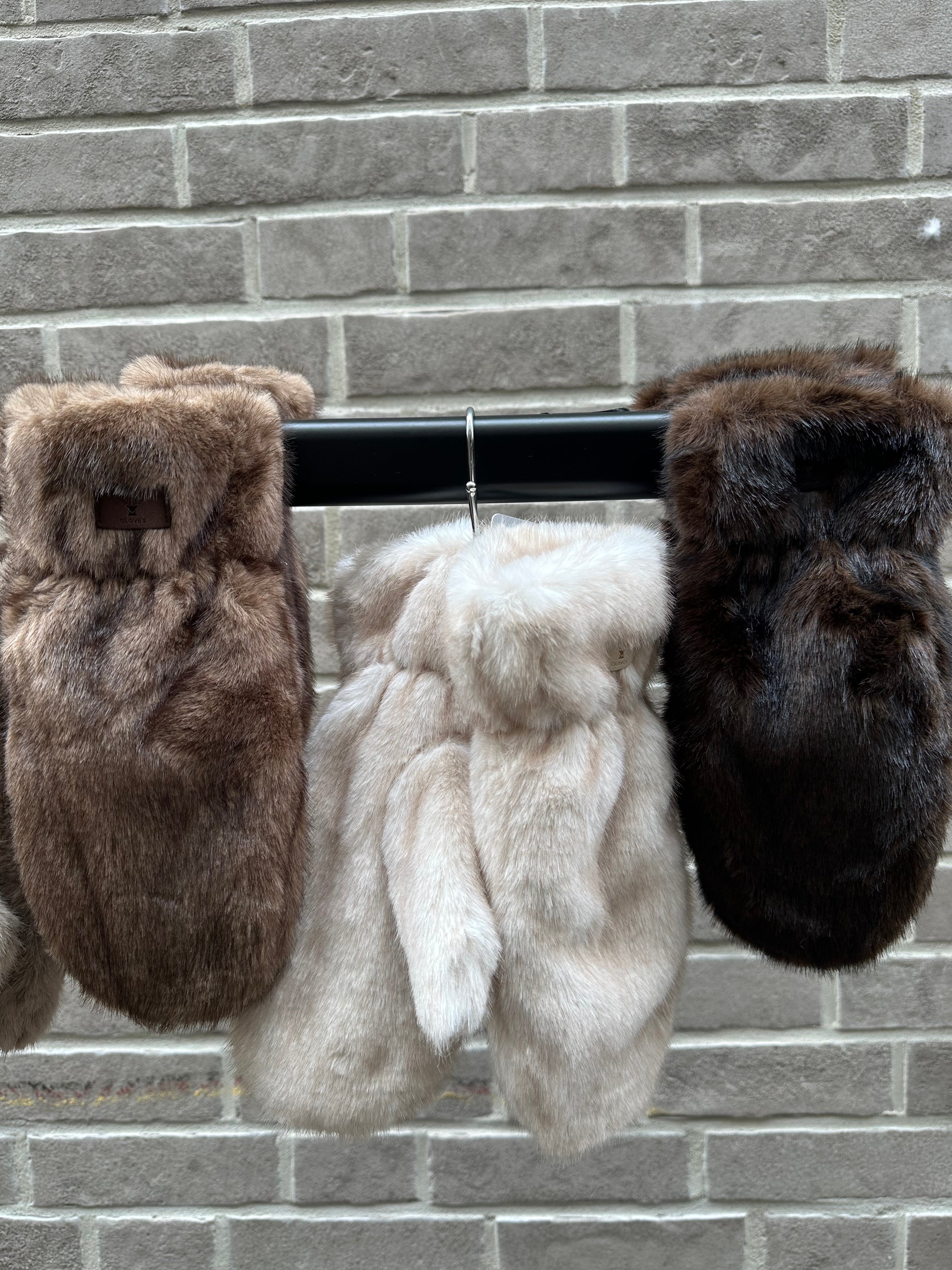 Fäustlinge aus Kunstpelz
