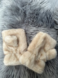 Fingerlose Fäustline aus Kunstpelz